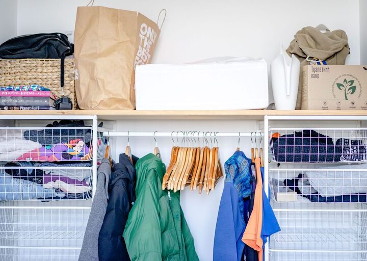 How to Store Seasonal Clothes Efficiently: Tips for Organized Living